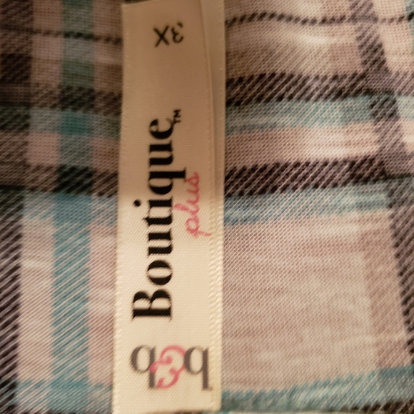 Ladies plus size blouse - Picture 3 of 5